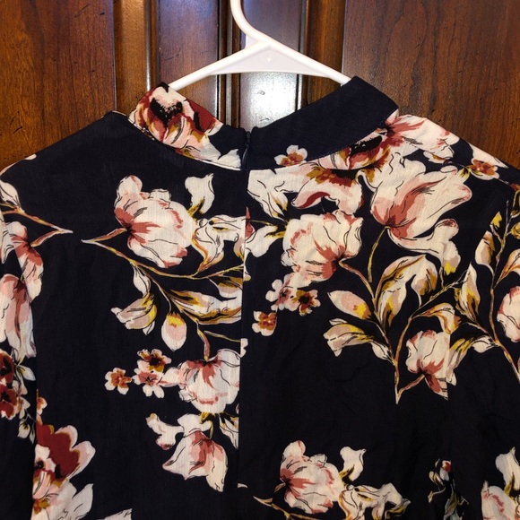 Flowy flower top - Picture 3 of 5